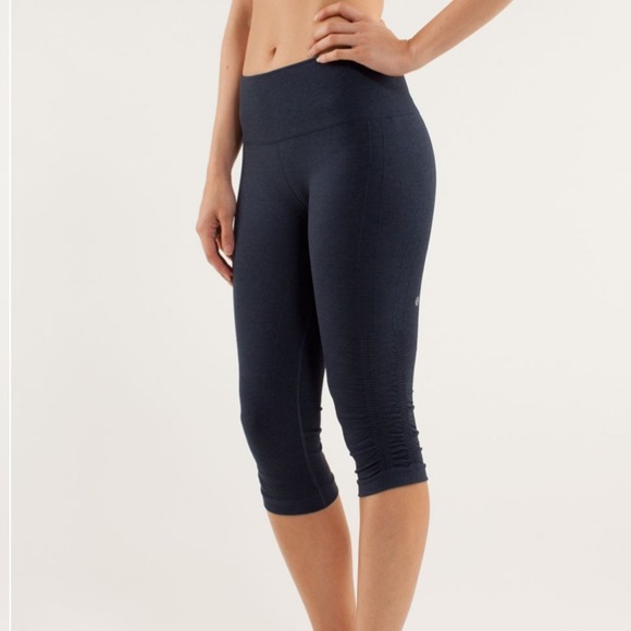 lululemon athletica Pants - Lululemon In The Flow Crop Leggings sz 6